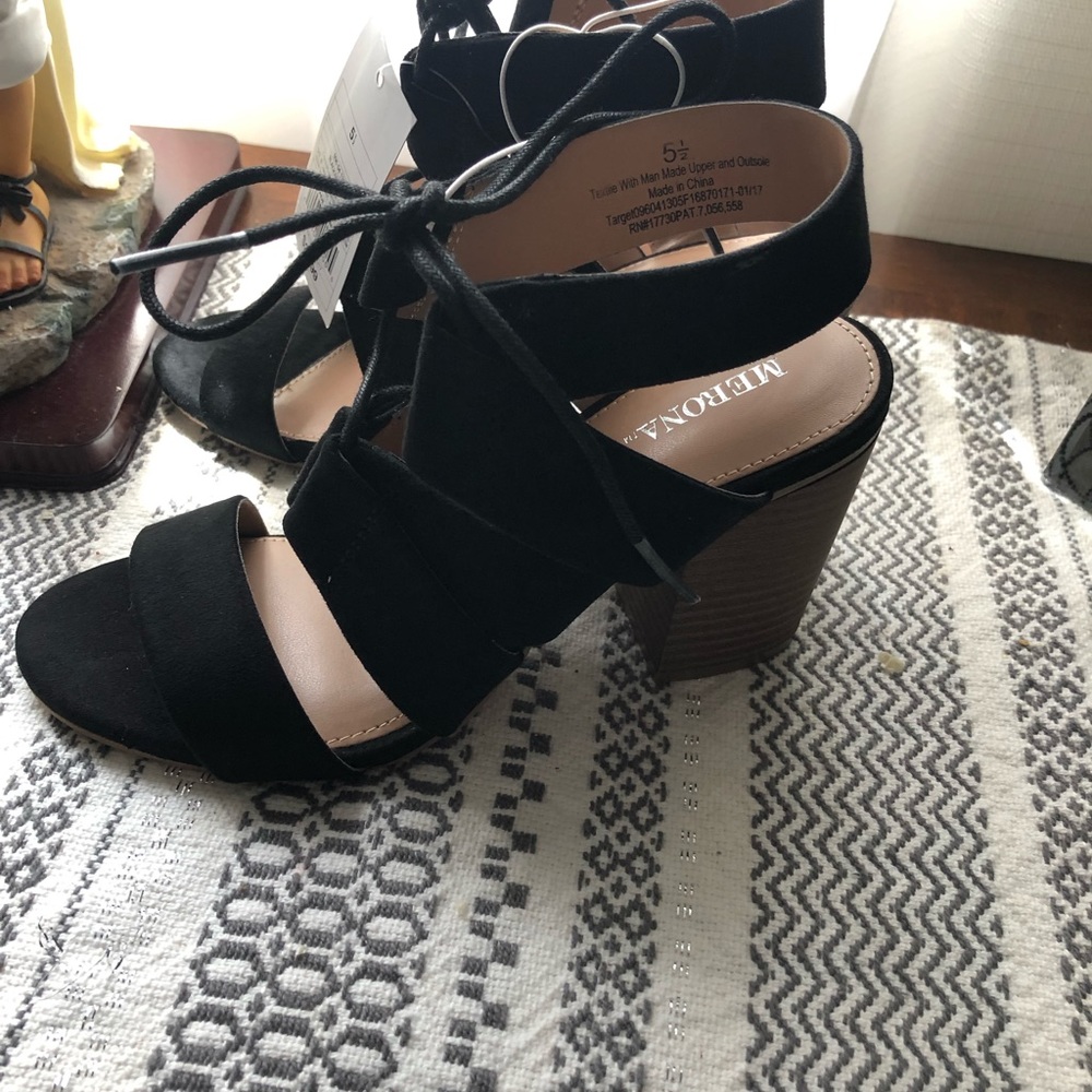Heels - Picture 3 of 3